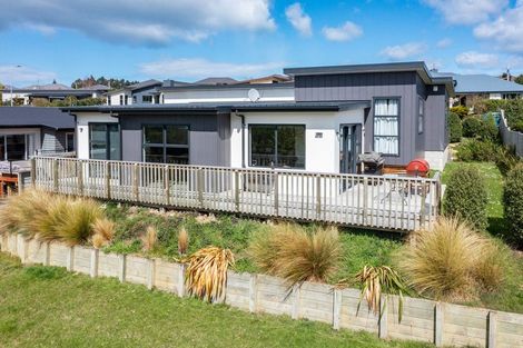Photo of property in 33 Grandvista Drive, Green Island, Dunedin, 9018