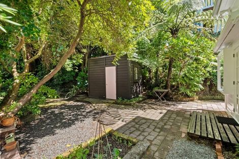Photo of property in 21 Northland Road, Northland, Wellington, 6012
