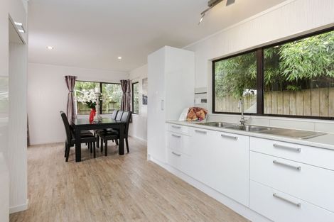 Photo of property in 29 Hill Crescent, New Lynn, Auckland, 0600