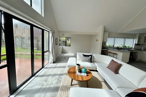 Photo of property in 2/17 Arosa Place, Forrest Hill, Auckland, 0620