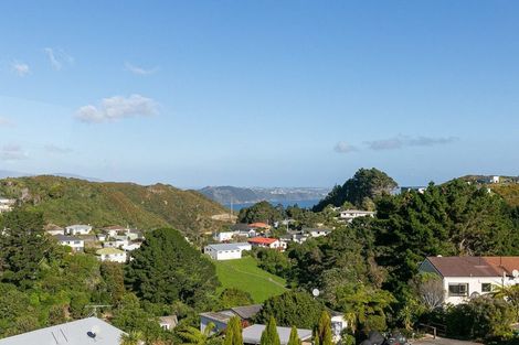 Photo of property in 27b Cheltenham Terrace, Newlands, Wellington, 6037