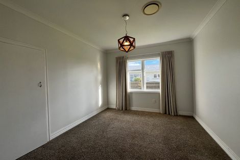 Photo of property in 54 Waiwaka Terrace, Strandon, New Plymouth, 4312