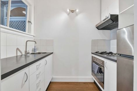 Photo of property in Devonport Apartments, 23/127 Saint Aubyn Street, New Plymouth, 4310