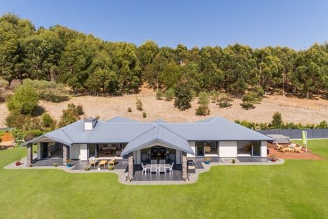 Photo of property in 64 Waipuka Road, Waimarama, Havelock North, 4294