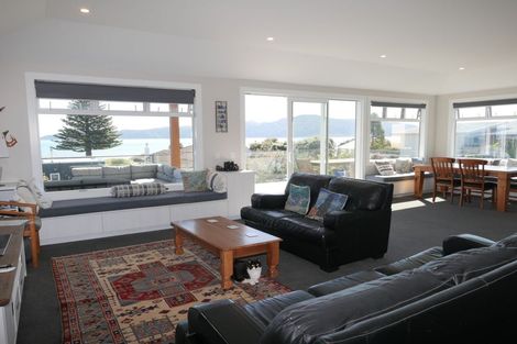 Photo of property in 104 Seaview Road, Paraparaumu Beach, Paraparaumu, 5032