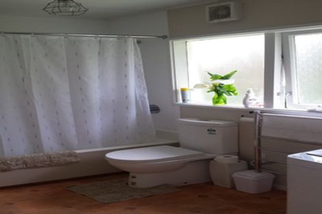 Photo of property in 2/17 Huntingdon Street, Northland, Wellington, 6012