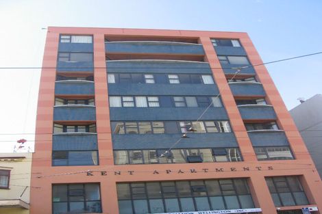 Photo of property in 17 Kent Terrace - Kent Apartments, 4a/16 Kent Terrace, Mount Victoria, Wellington, 6011