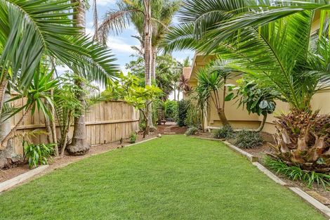 Photo of property in 11 Tyrico Close, Unsworth Heights, Auckland, 0632