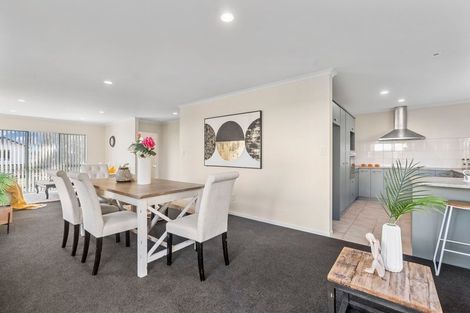 Photo of property in 1 Kittiwake Drive, Schnapper Rock, Auckland, 0632