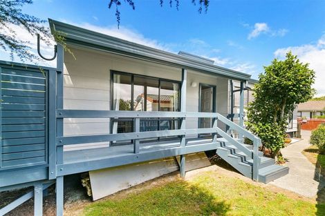 Photo of property in 77 Meadowvale Rise, Titirangi, Auckland, 0604