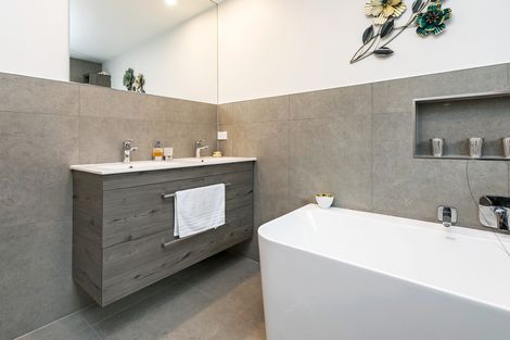 Photo of property in 11 San Pedro Place, Henderson, Auckland, 0612