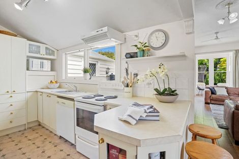 Photo of property in 96 Holly Road, St Albans, Christchurch, 8014