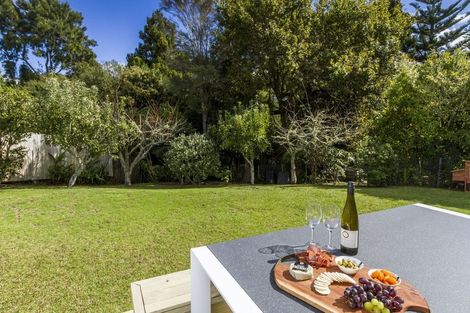 Photo of property in 1/17 Infidel Place, Torbay, Auckland, 0630