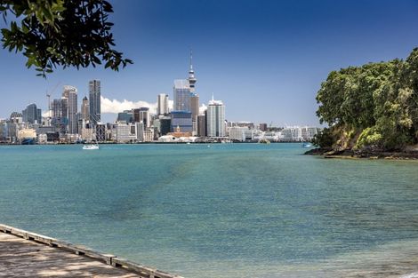 Photo of property in 9 Stanley Point Road, Stanley Point, Auckland, 0624