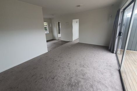 Photo of property in 24 Walton Street, Red Beach, 0932