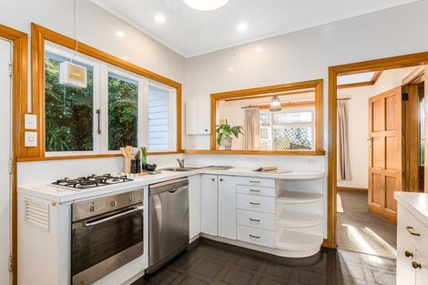 Photo of property in 196 Evans Bay Parade, Roseneath, Wellington, 6021