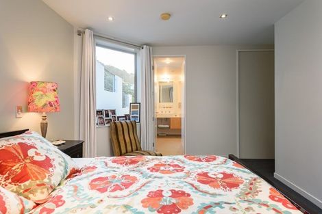 Photo of property in 2a/22 Telford Terrace, Oriental Bay, Wellington, 6011