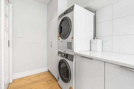 Photo of property in 136 Queen Street, Northcote Point, Auckland, 0627