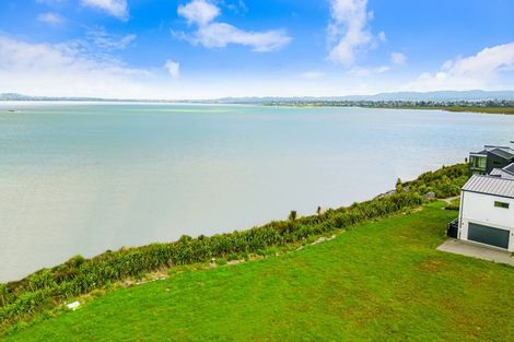 Photo of property in 12 Picnic Point Road, Hobsonville, 0616