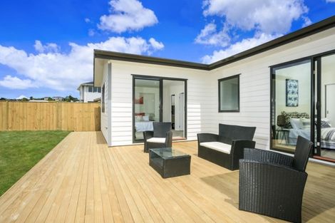 Photo of property in 18 Surf View Crescent, Red Beach, 0932