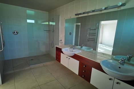 Photo of property in 20 Bournemouth Terrace, Murrays Bay, Auckland, 0630