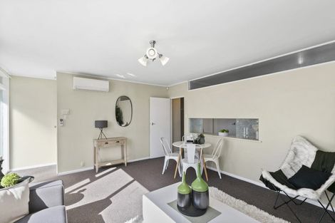 Photo of property in 55u2 Apu Crescent, Lyall Bay, Wellington, 6022