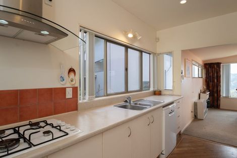 Photo of property in 1 Atamira Close, Churton Park, Wellington, 6037