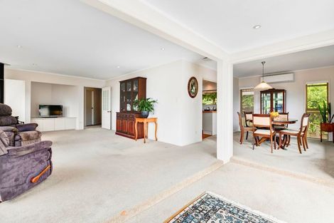 Photo of property in 10 Chelverton Terrace, Red Beach, 0932