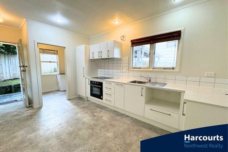 Photo of property in 1a Truscott Place, West Harbour, Auckland, 0618