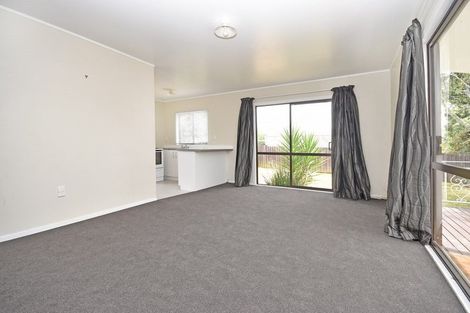 Photo of property in 2/87 Kayes Road, Pukekohe, 2120