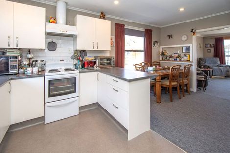 Photo of property in 83 Vancouver Crescent, Wainoni, Christchurch, 8061