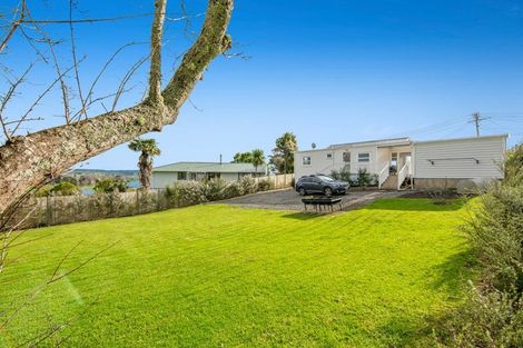 Photo of property in 16 St James Avenue, Helensville, 0800