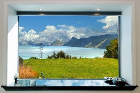 Photo of property in 145 Cornwallis Road, Cornwallis, Auckland, 0604