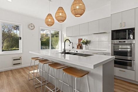 Photo of property in 21 Busby Hill, Havelock North, 4130