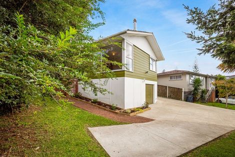 Photo of property in 27 Temuri Place, Glendene, Auckland, 0602