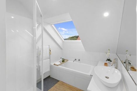 Photo of property in 19 Beachville Road, Redcliffs, Christchurch, 8081