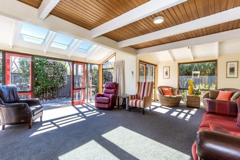 Photo of property in 27 Dovedale Avenue, Ilam, Christchurch, 8041
