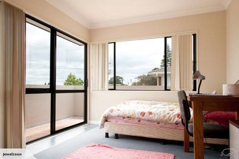 Photo of property in 49 College Road, Northcote, Auckland, 0627
