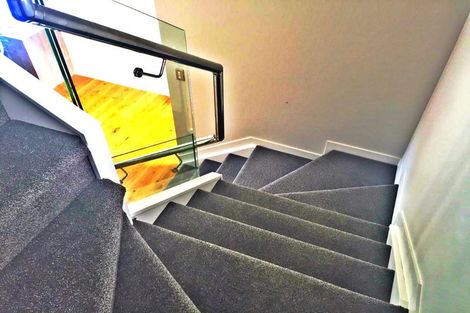 Photo of property in 9 Trotting Terrace, Fairview Heights, Auckland, 0632