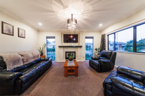 Photo of property in 23 Galea Grove, Kelvin Grove, Palmerston North, 4414