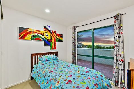 Photo of property in 151 Colwill Road, Massey, Auckland, 0614