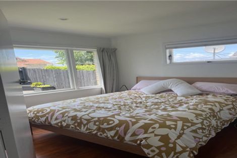 Photo of property in 8 Glenfield Road, Birkenhead, Auckland, 0626