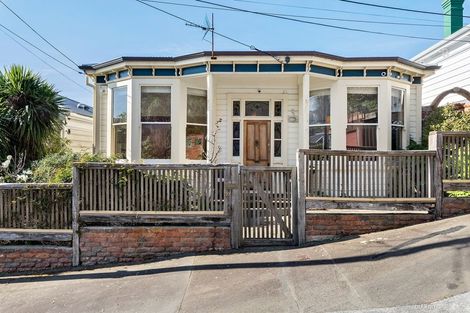 Photo of property in 33 Myrtle Crescent, Mount Cook, Wellington, 6021