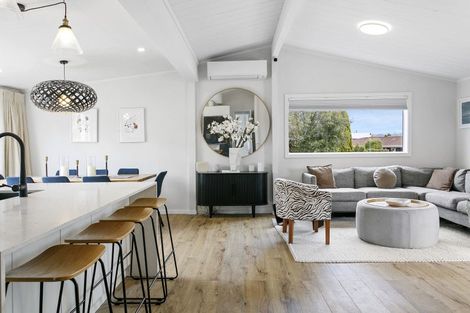 Photo of property in 4 Kathleen Place, Rainbow Point, Taupo, 3330