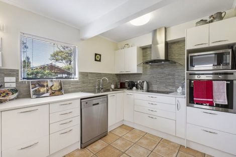 Photo of property in 1/121 Godley Road, Green Bay, Auckland, 0604