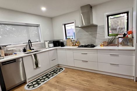 Photo of property in 53a Megan Avenue, Pakuranga Heights, Auckland, 2010