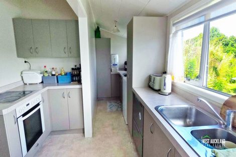 Photo of property in 24 Sherwood Avenue, Te Atatu South, Auckland, 0610
