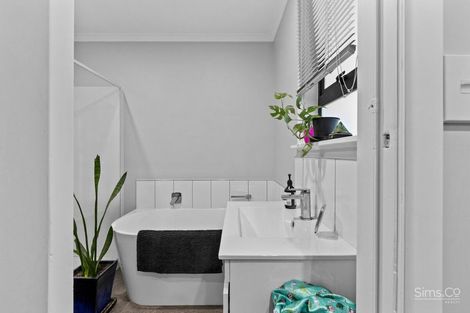 Photo of property in 8 Omori Place, Castlecliff, Whanganui, 4501