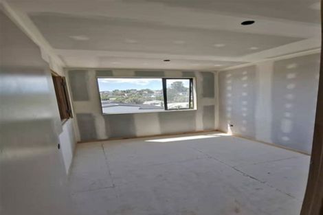 Photo of property in 3/6 Kereru Street, Henderson, Auckland, 0612