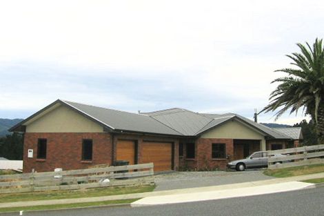Photo of property in 23 Mount Marua Drive, Timberlea, Upper Hutt, 5018